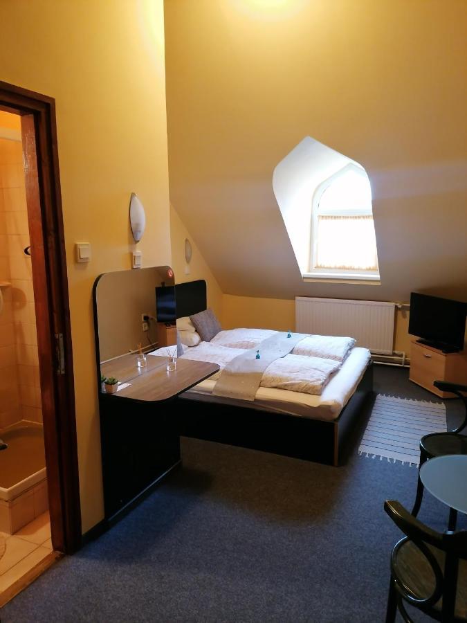 Bianco Apartment Sopron Bagian luar foto