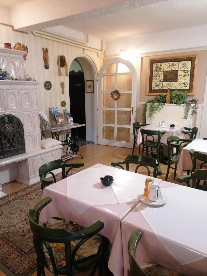 Bianco Apartment Sopron Bagian luar foto