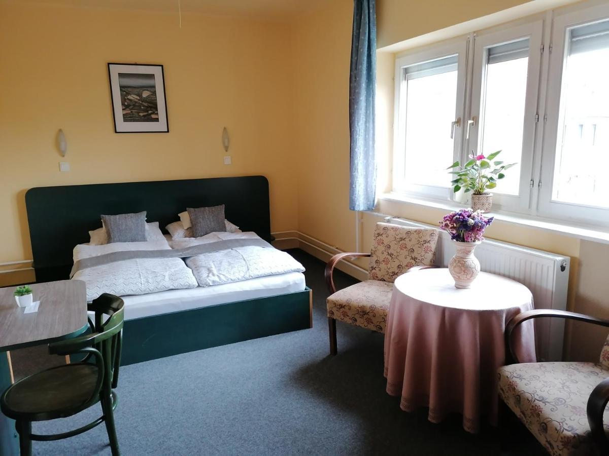 Bianco Apartment Sopron Bagian luar foto
