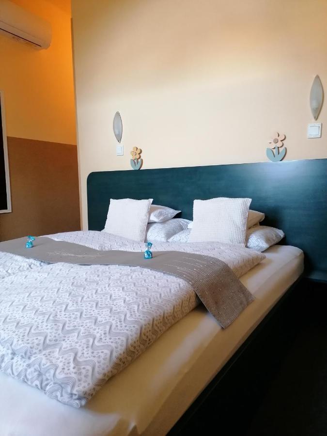 Bianco Apartment Sopron Bagian luar foto