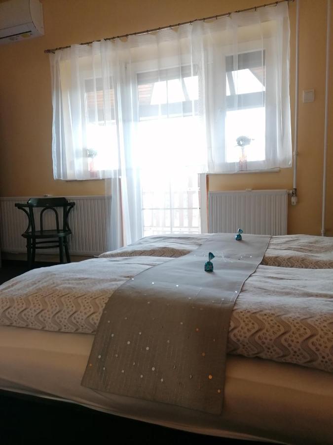 Bianco Apartment Sopron Bagian luar foto