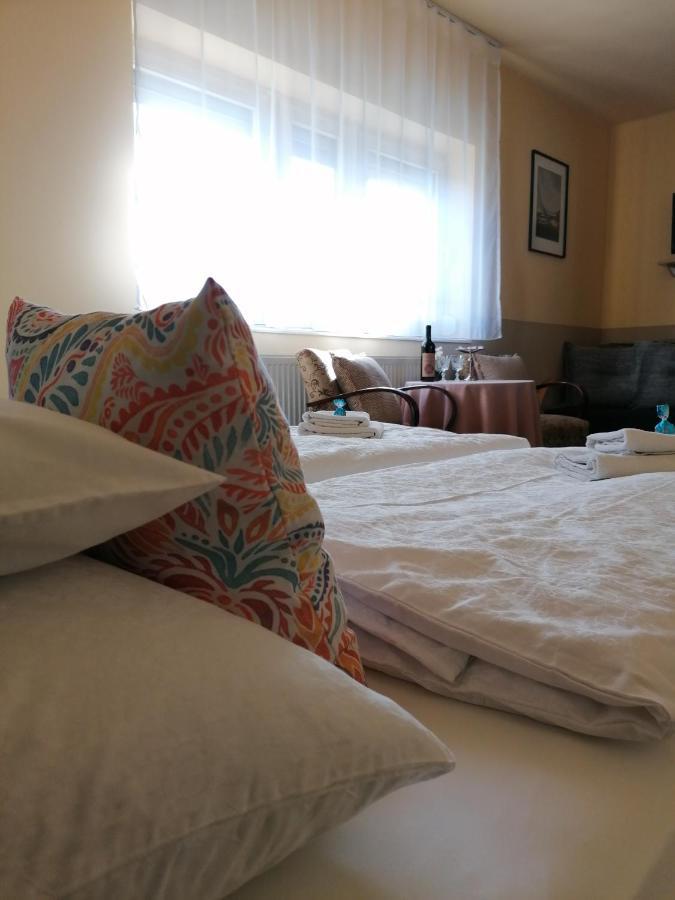 Bianco Apartment Sopron Bagian luar foto
