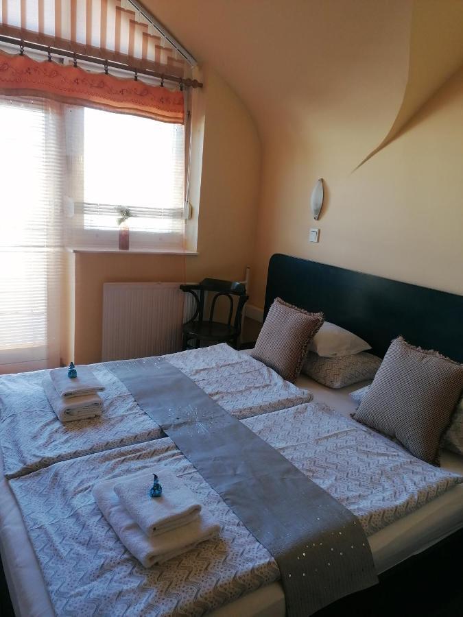 Bianco Apartment Sopron Bagian luar foto