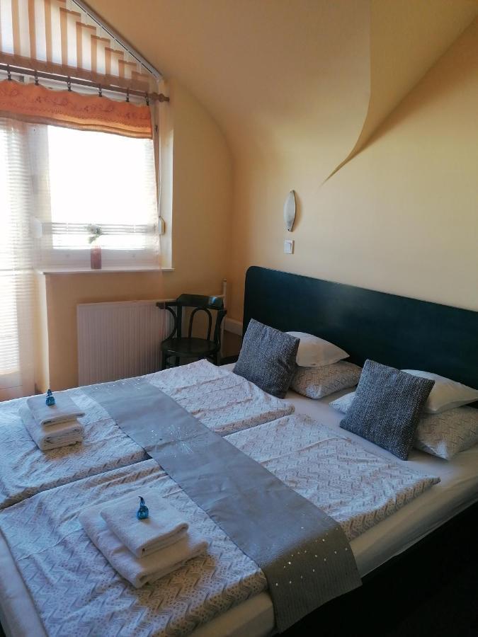 Bianco Apartment Sopron Bagian luar foto
